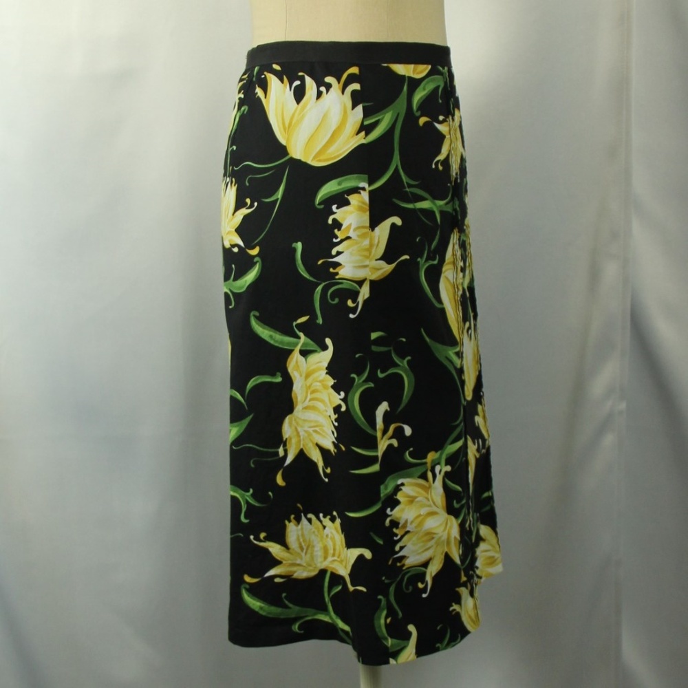 Xtraordinary Floral Patterned Skirt - Picture 4 of 6